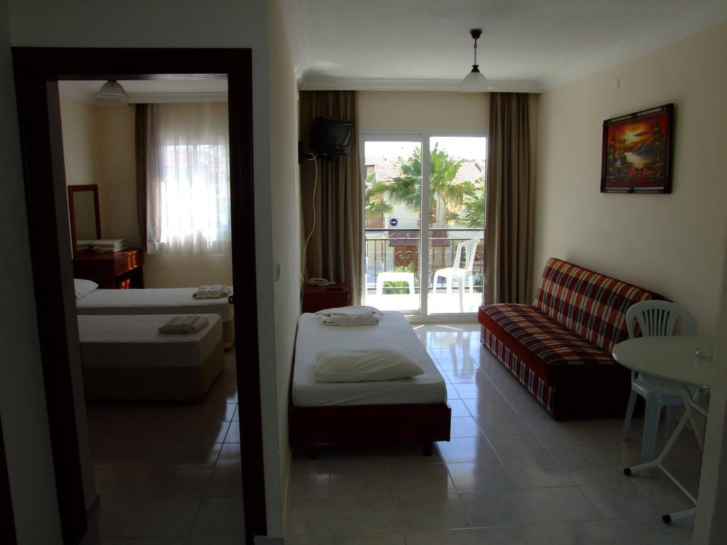 Albayrak Hotel Çeşme Bilik gambar